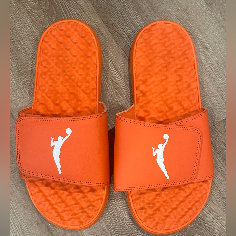 iSlide WNBA slides